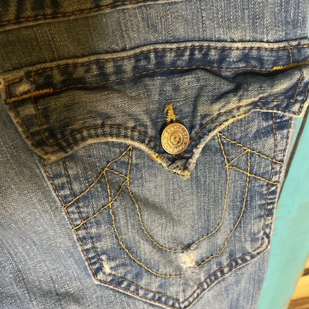 True Religion Billy button flap rear pockets distressed 31x30 holes wear USA
